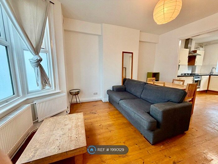 2 Bedroom Flat To Rent In Brookmill Road, London, SE8