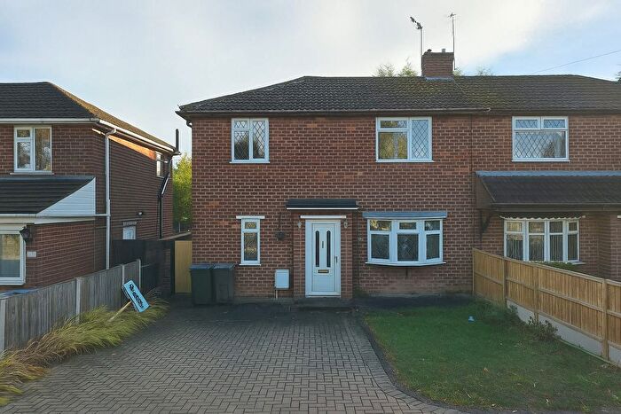 3 Bedroom Semi-Detached House For Sale In Greenside Way, Walsall, WS5
