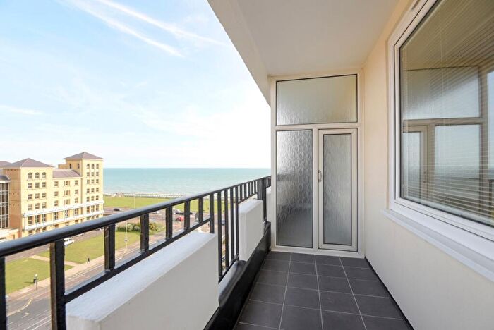 3 Bedroom Apartment To Rent In Grand Avenue Hove, BN3