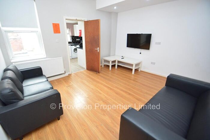 6 Bedroom Terraced House To Rent In Ashville Avenue, Hyde Park, Leeds, LS6