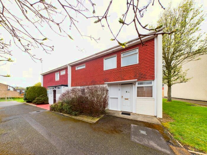 3 Bedroom Semi-Detached House To Rent In Brocas Drive, South View, Basingstoke, RG21