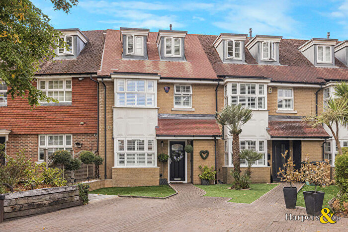 3 Bedroom Terraced House For Sale In Abbey Drive, Dartford, DA2