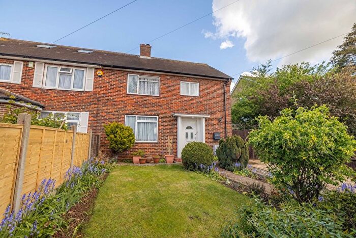 3 Bedroom Semi Detached House For Sale In Crofthill Road, Slough, SL2