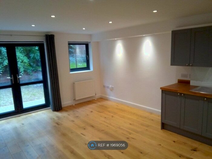 2 Bedroom Flat To Rent In Bond House, Beeston, Nottingham, NG9