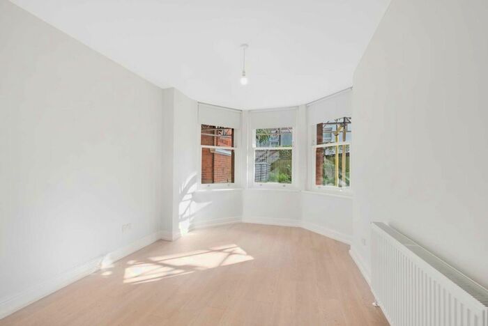 2 Bedroom Flat To Rent In Richmond Way, Shepherds Bush, W12