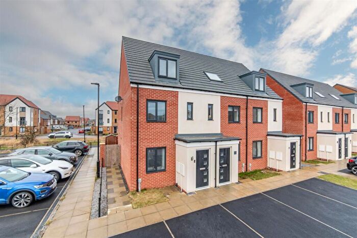 3 Bedroom Town House For Sale In Wisteria Place, Great Park, NE13