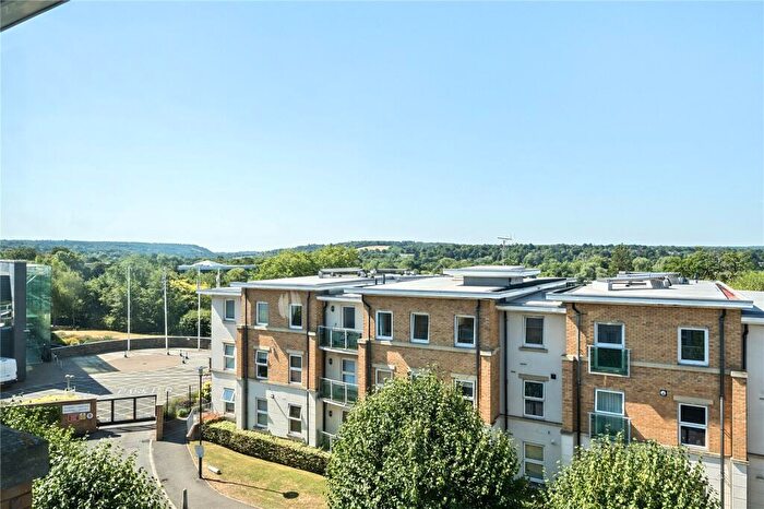 2 Bedroom Apartment For Sale In Highbury Drive, Leatherhead, Surrey, KT22