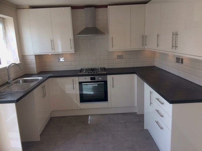 3 Bedroom Terraced House To Rent In Grovebury Dell, Northampton, NN2
