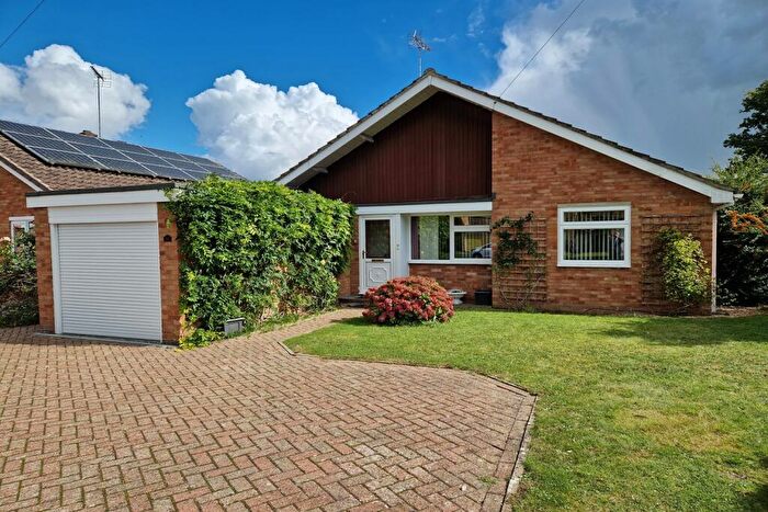 3 Bedroom Bungalow For Sale In Marchwood Avenue, Emmer Green, Reading, RG4