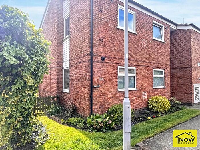 2 Bedroom Flat For Sale In St Georges Court, Newark, Nottinghamshire., NG24