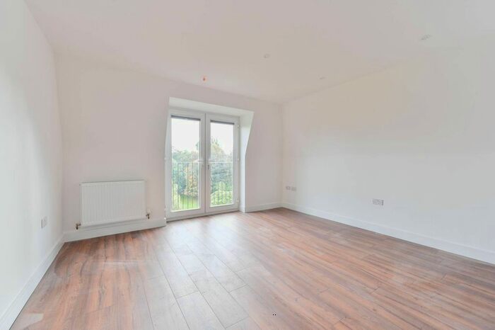 2 Bedroom Flat To Rent In Peckham Rye, Peckham Rye, London, SE15