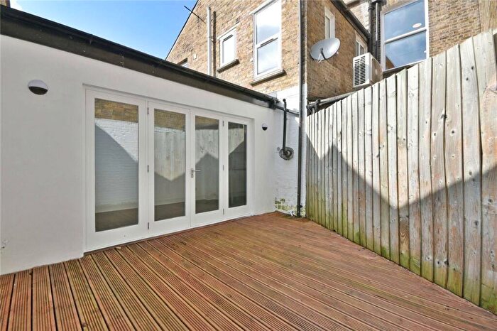 3 Bedroom Flat To Rent In Dyne Road, Brondesbury Park, NW6