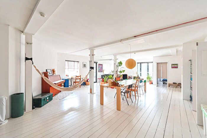 3 Bedroom Flat For Sale In Digby Road, , Homerton, London, E9