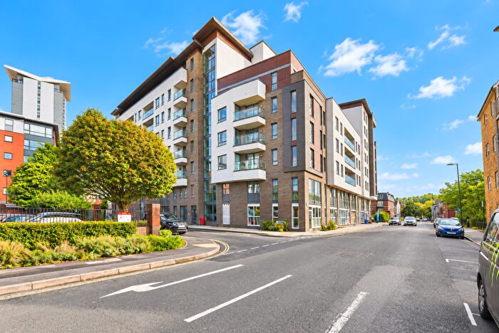 2 Bedroom Flat To Rent In Empress Heights, College Street, Southampton, SO14