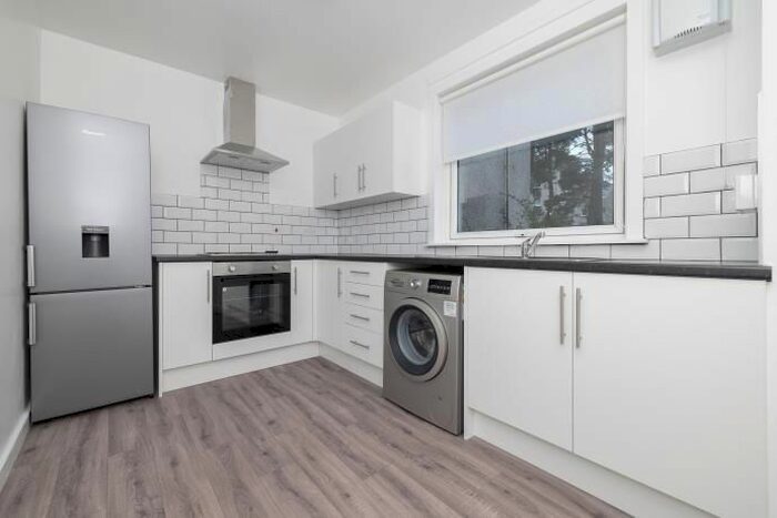 2 Bedroom Flat To Rent In Dochart Terrace, Dundee, DD2