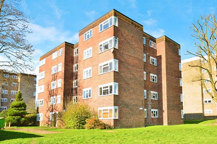 2 Bedroom Flat For Sale In Cressfield, Ashford, Kent, TN23
