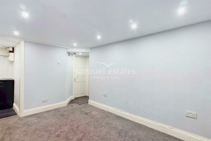 Flat To Rent In St. Augustines Avenue, South Croydon, CR2