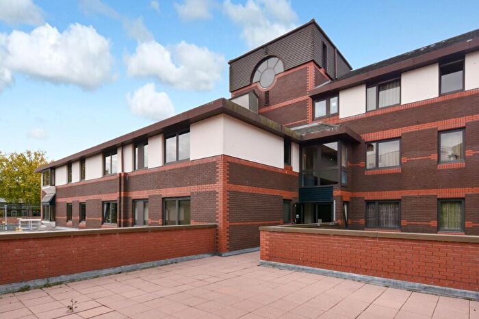 1 Bedroom Apartment For Sale In Napier Court West, Gordon Place, Southend On Sea, Essex, SS1