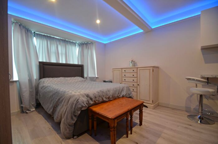 3 Bedroom Detached House To Rent In Village Way, Ashford, TW15