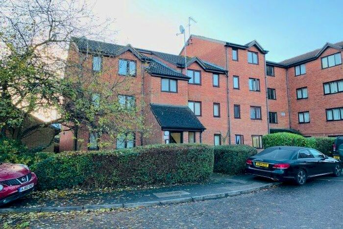 1 Bedroom Flat To Rent In Porter Close, Grays, RM20