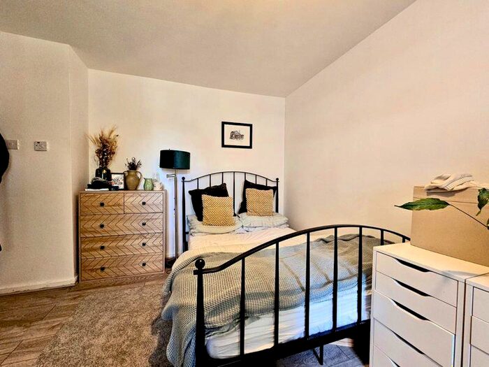 3 Bedroom Duplex To Rent In Overbury Street Clapton, E5
