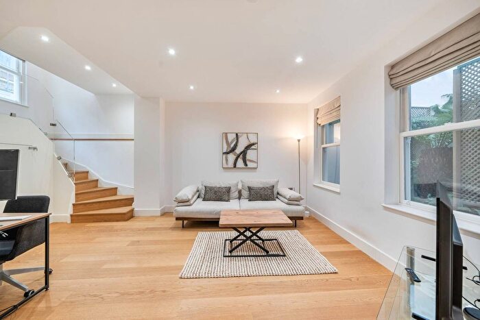 3 Bedroom Maisonette To Rent In Cornwall Gardens, South Kensington, London, SW7