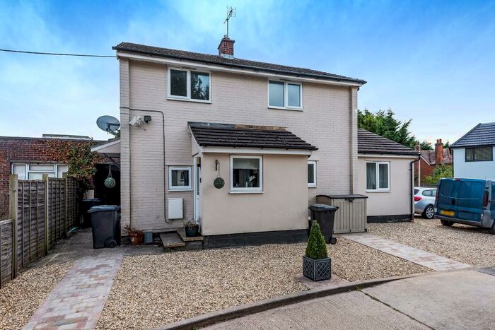 2 Bedroom Maisonette To Rent In Thatcham, Berkshire, RG19