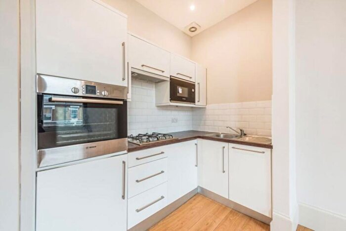 1 Bedroom Flat To Rent In Battersea Rise, SW11