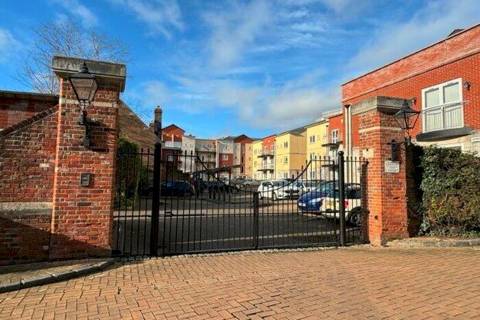 4 Bedroom Flat To Rent In Gloucester Square, Southampton, SO14