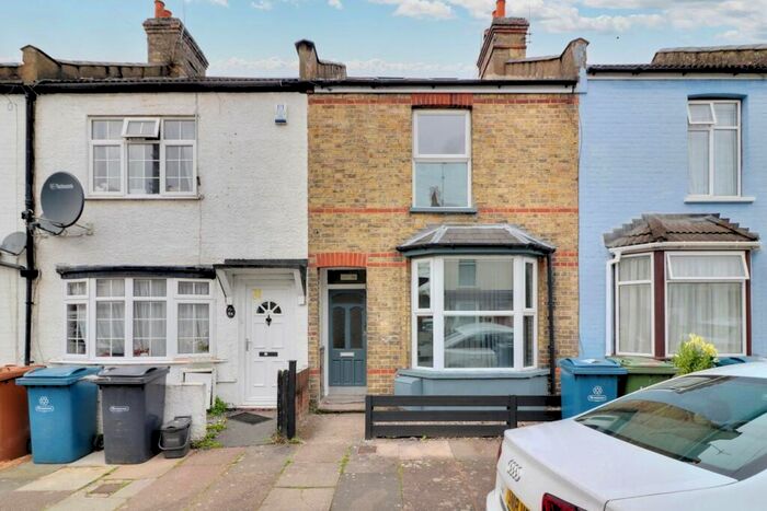 1 Bedroom House Of Multiple Occupation To Rent In Room, Mead Road, Edgware, HA8