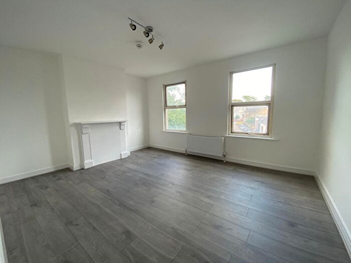 3 Bedroom Flat To Rent In Hoe Street, Walthamstow Central, E17