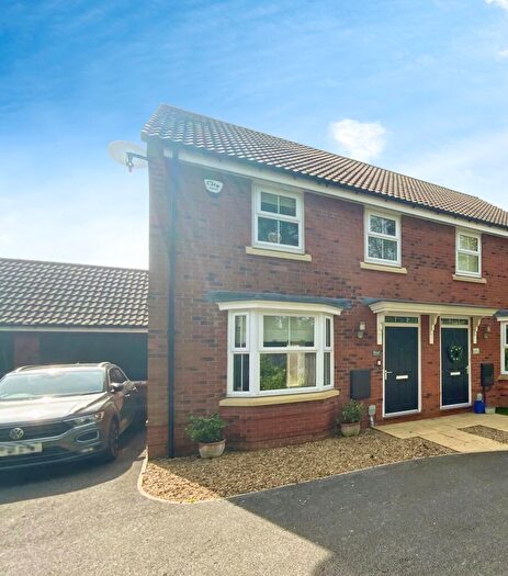 3 Bedroom Semi-Detached House For Sale In Hogan Close, Molescroft, Beverley, HU17