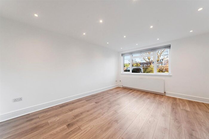 2 Bedroom Flat For Sale In Durham Close, London, SW20