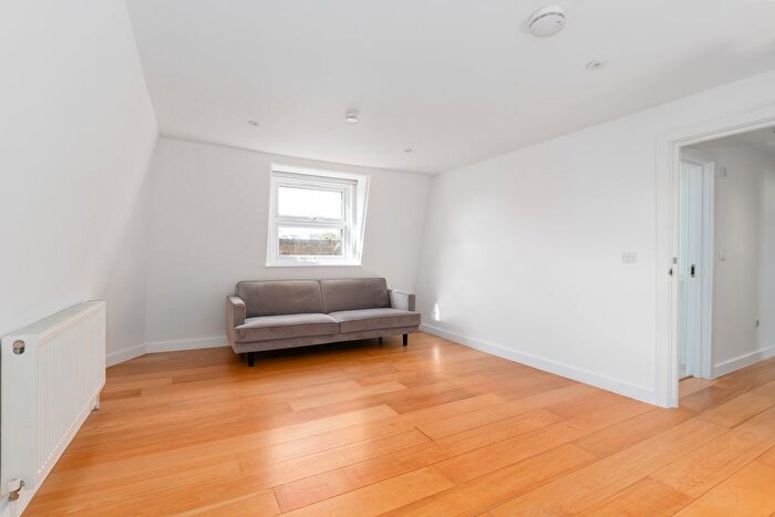 2 Bedroom Flat To Rent In White Horse Road, E1