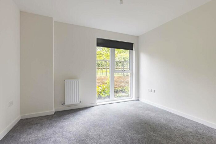 2 Bedroom Flat To Rent In Borders Lane, Loughton, IG10