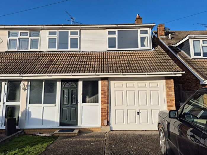 4 Bedroom Semi-Detached House To Rent In Saxon Close, Wickford, SS11