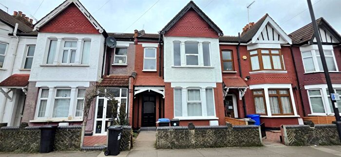 4 Bedroom Property To Rent In Tottenhall Road, London, N13
