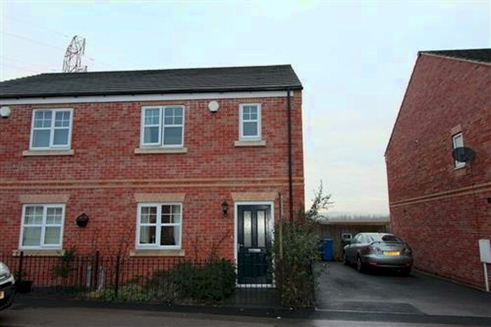3 Bedroom Semi-Detached House To Rent In Station Road, Hollingwood, Chesterfield, S43