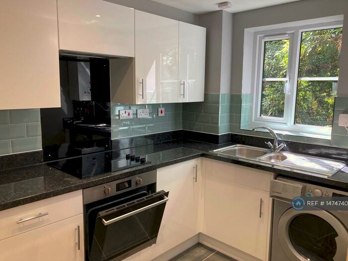 1 Bedroom Flat To Rent In Gladbeck Way, Enfield, EN2