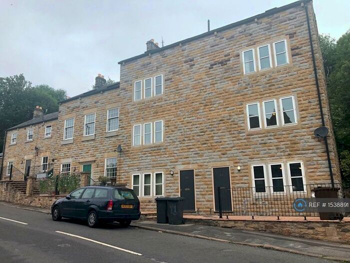 2 Bedroom Maisonette To Rent In High Street, New Mills, High Peak, SK22