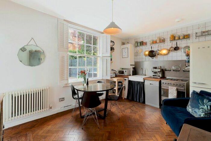 2 Bedroom Flat To Rent In Theatre Street, London, SW11