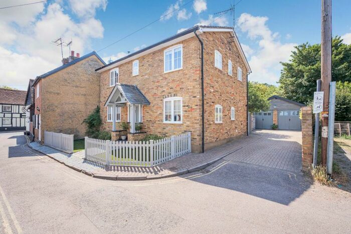 3 Bedroom Detached House For Sale In Blacksmiths Lane, St. Albans, Hertfordshire, AL3