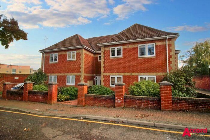 2 Bedroom Flat To Rent In Haywards Court, Milton Road, Brentwood, CM14