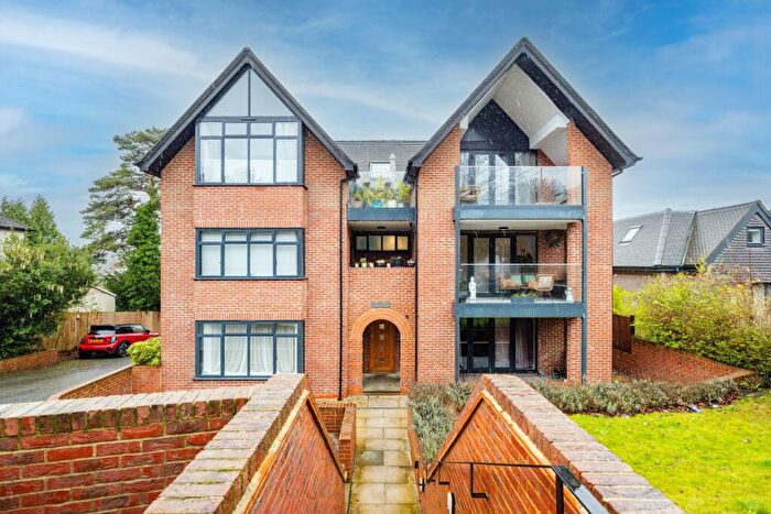 3 Bedroom Flat For Sale In Higher Drive, Bennat Apartments, CR8