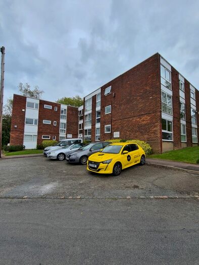 2 Bedroom Flat To Rent In Claybury, Bushey, WD23