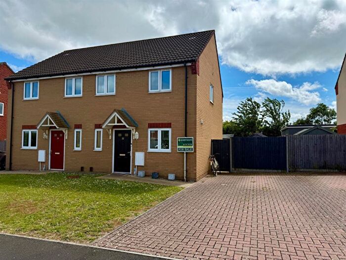 3 Bedroom Semi-detached House For Sale In Springfield Close, Pawlett, TA6