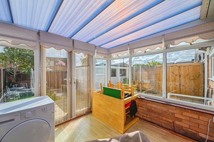 2 Bedroom Bungalow For Sale In Elm Tree Walk, Tamworth, Staffordshire, B79