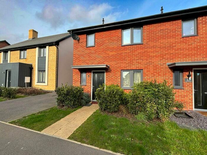 3 Bedroom Semi-Detached House To Rent In Wheatfield Drive, Curbridge, Witney, Oxfordshire, OX29