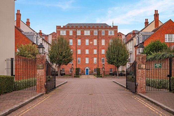 2 Bedroom Flat For Sale In Cathedral Views, Crane Bridge Road, Salisbury, SP2