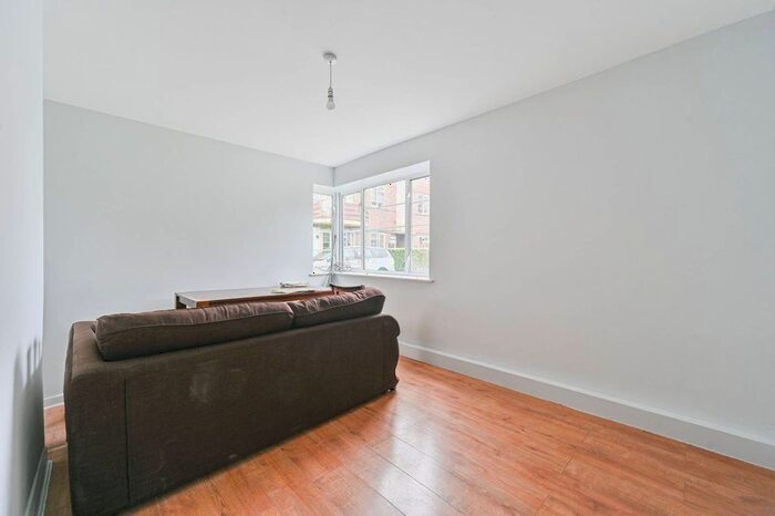 2 Bedroom Flat To Rent In Leigham Court Road, Streatham, London, SW16
